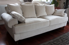 sofa w bieli